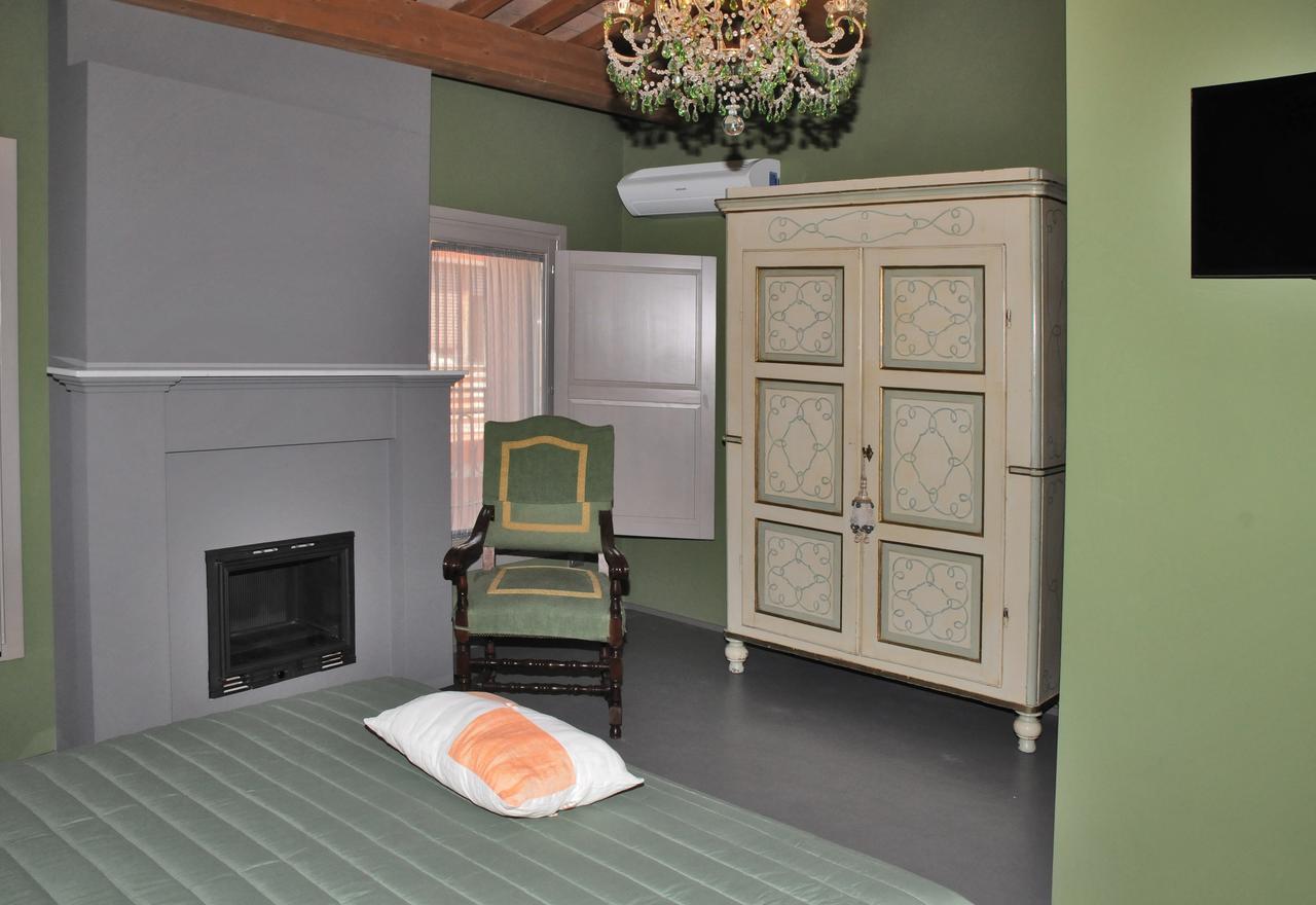 La Vecchia Soffitta Hotell Cotignola Exteriör bild